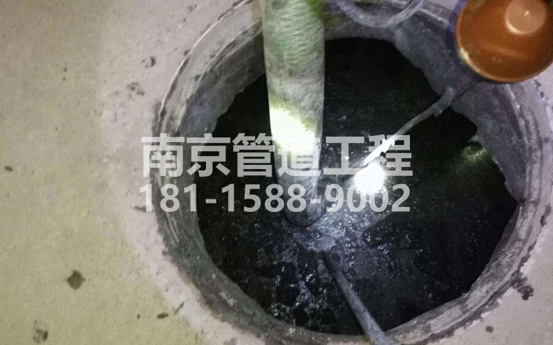 216晏公庙清理化粪池