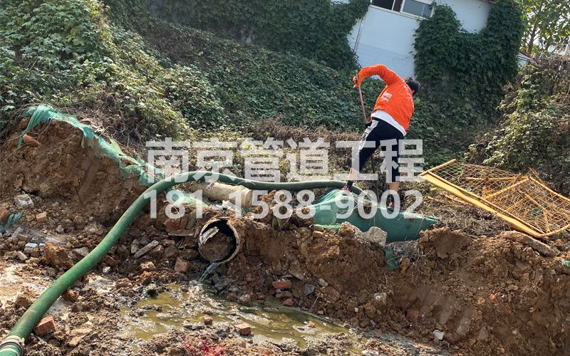263晏公庙工地化粪池清理