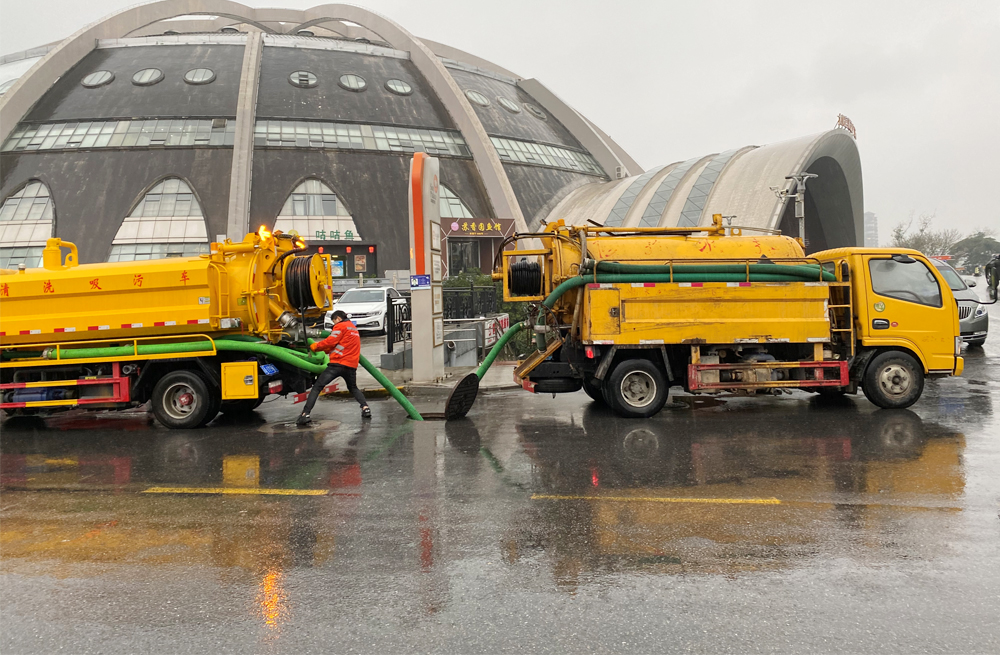 271晏公庙商场管道清淤