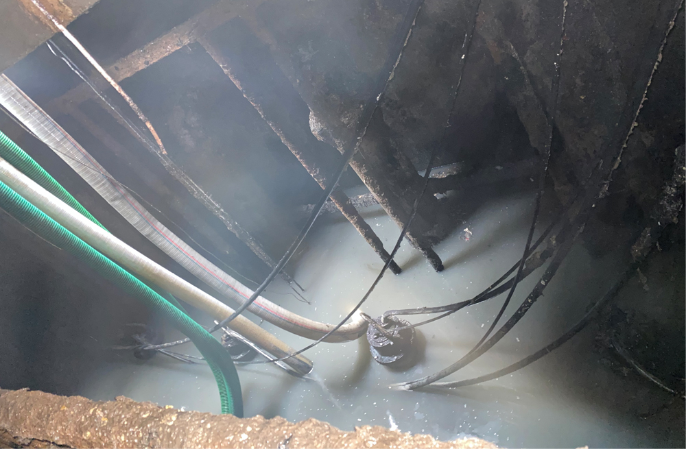 272晏公庙商城污水池清运